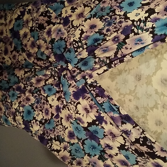 Blue and white gathered neckline shirt - Picture 2 of 2